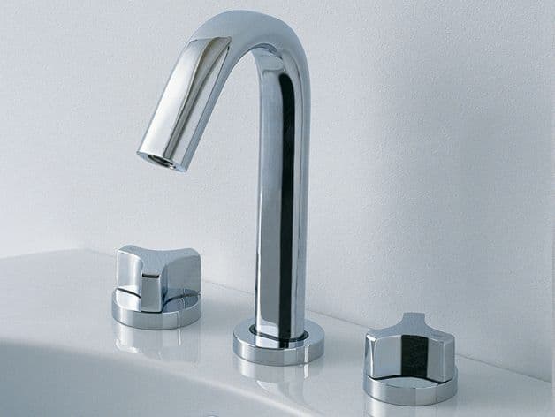 Thick spout with star handles