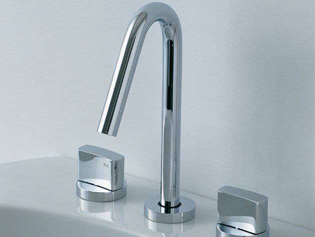 Thin spout with flat handles