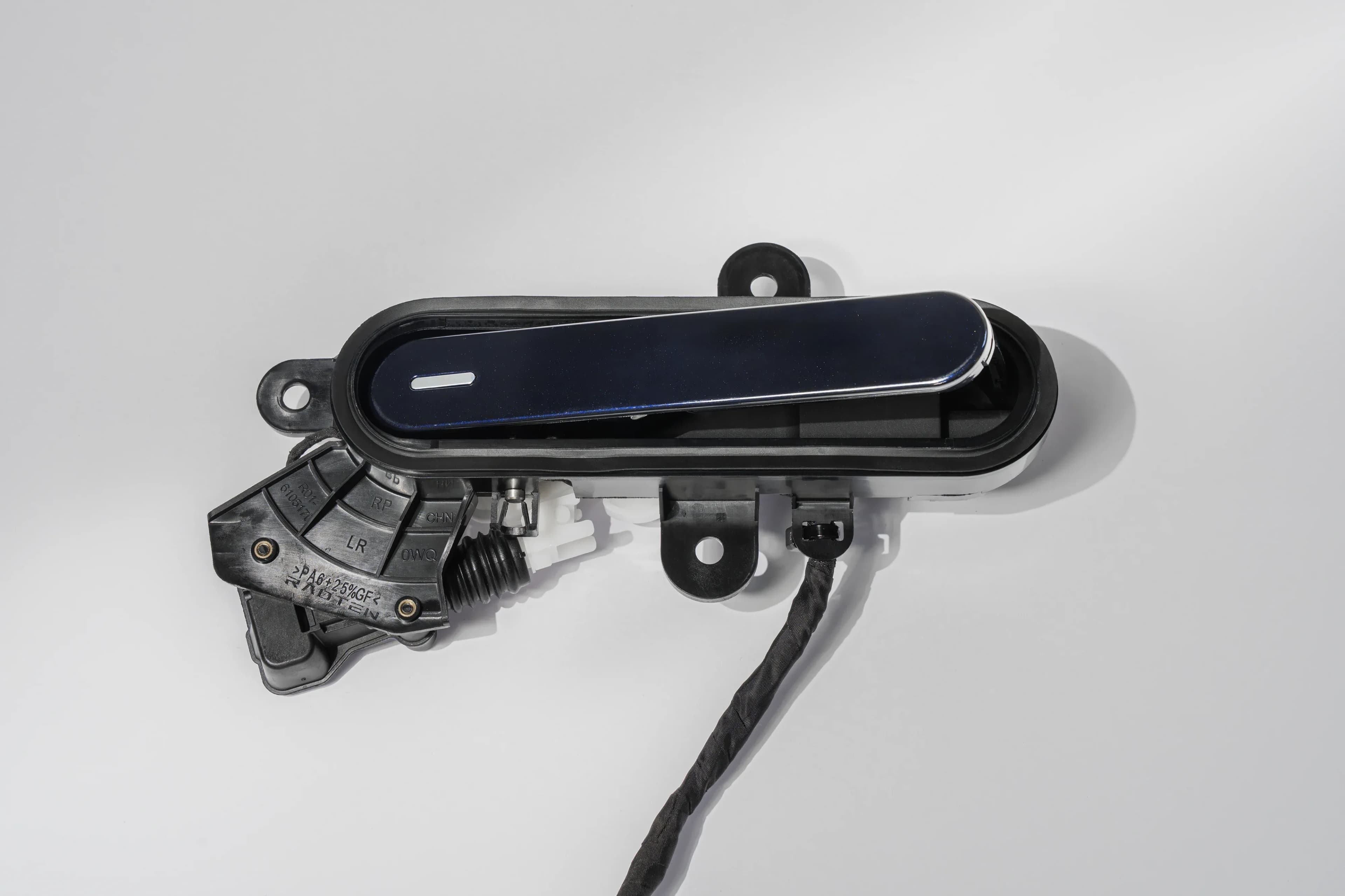 Handle mechanism on display